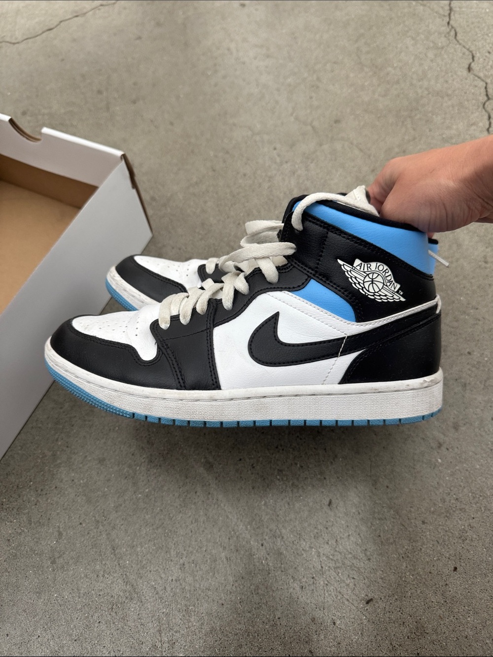Nike Air Jordan 1 High Black White Light Blue - Picture 4 of 7